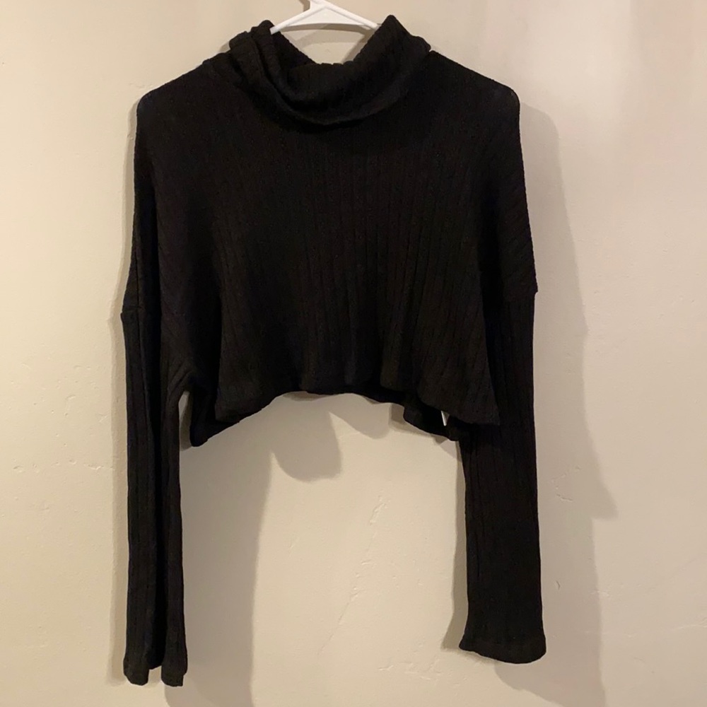 NWOT BLACK turtleneck cropped sweater